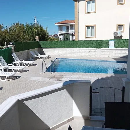 Апартаменты House & Hotel- Vacance , Ozguen Deniz Sitesi No 5 *